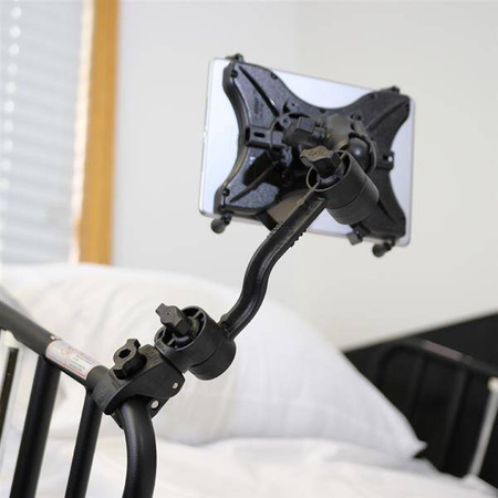 RAM® Tough-Claw™ z wysięgnikiem zapadkowym i podwójnym mocowaniem kulowym